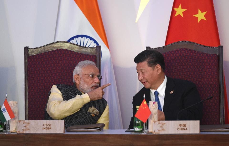Narendra Modi and Xi Jinping at  BRICS-BIMSTEC Outreach summit in Goa, October 2016. Photo: AP
