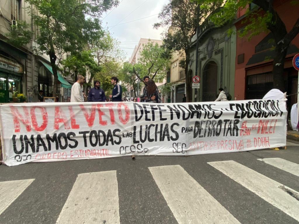 “No to the Veto”: University students protest Milei’s defunding of public higher education.