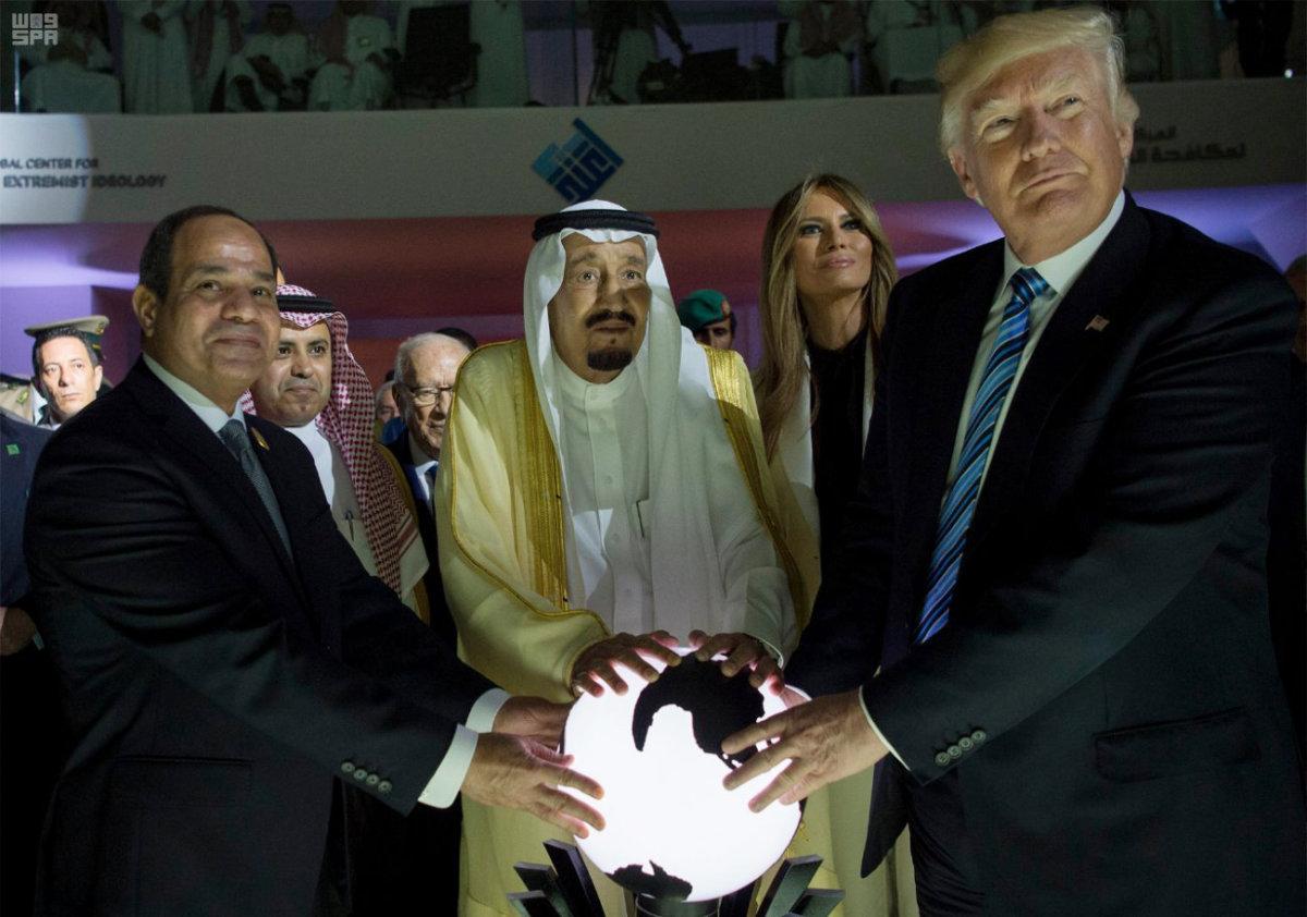 Egyptian President Abdel-Fattah el-Sissi, Saudi Arabia's King Salman, U.S. first lady Melania Trump with President Donald Trump, photo