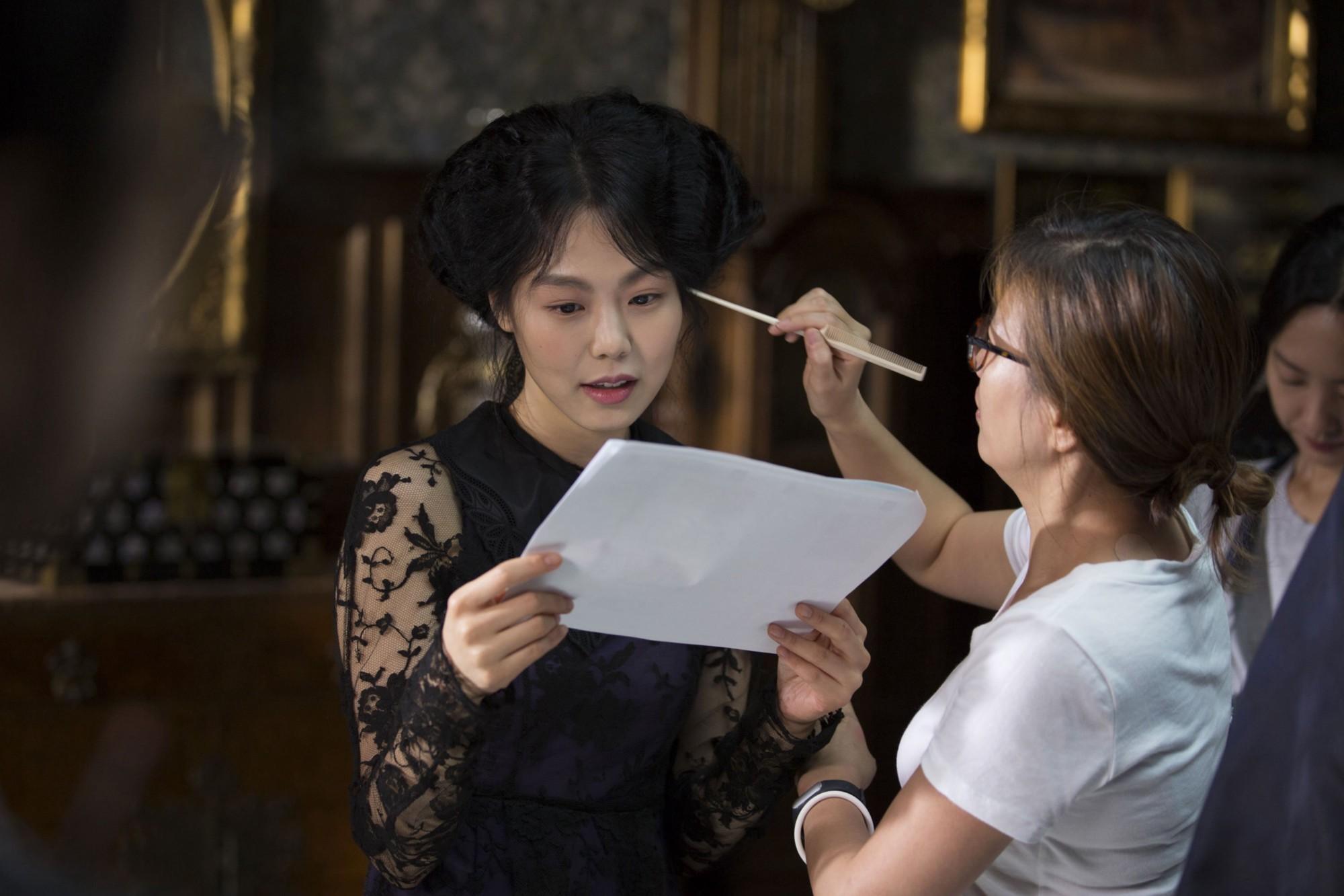 actress Min-Hee Kim of 'The Handmaiden' (2016) prepares for a shot