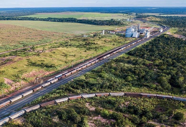 A huge grain train is loaded in Palmeirante in the northern Brazilian state of Tocantins. 