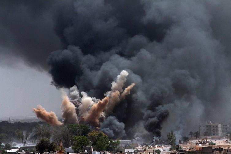 a bomb explodes in Tripoli, Syria 2011. source: ETA