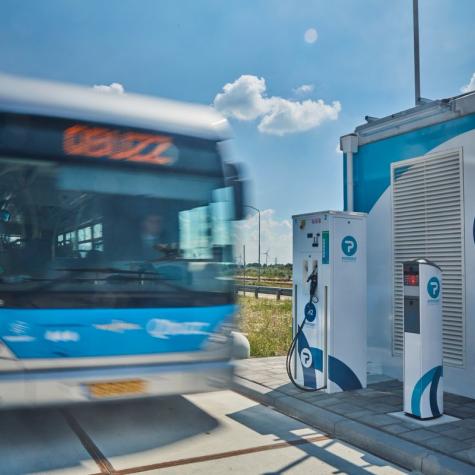 a hydrogen-powered bus pulls into a fueling station in Europe