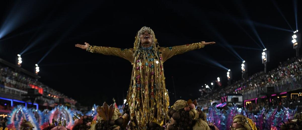 A carnival celebrant plays the part of Rosa María Egipciaca in Rio de Janeiro; February 21, 2023. ALEX FERRO (VIRADOURO | RIOTUR)
