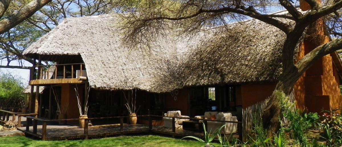 A main building of Tawi Lodge in Kilitome Conservancy; February 2012. (Toshio Meguro)