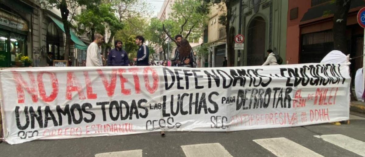 “No to the Veto”: University students protest Milei’s defunding of public higher education.