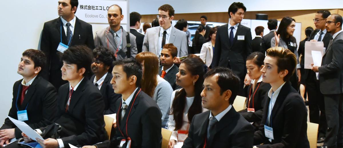 International students attend job fair in Tokyo.