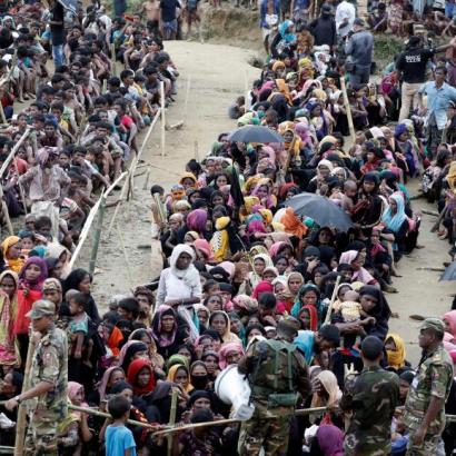 Refugees flee to camp