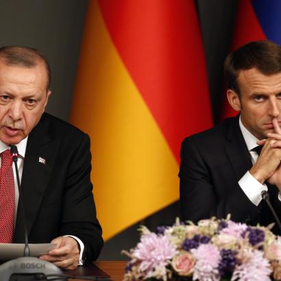 Erdogan sits by Macron during a news conference 2018